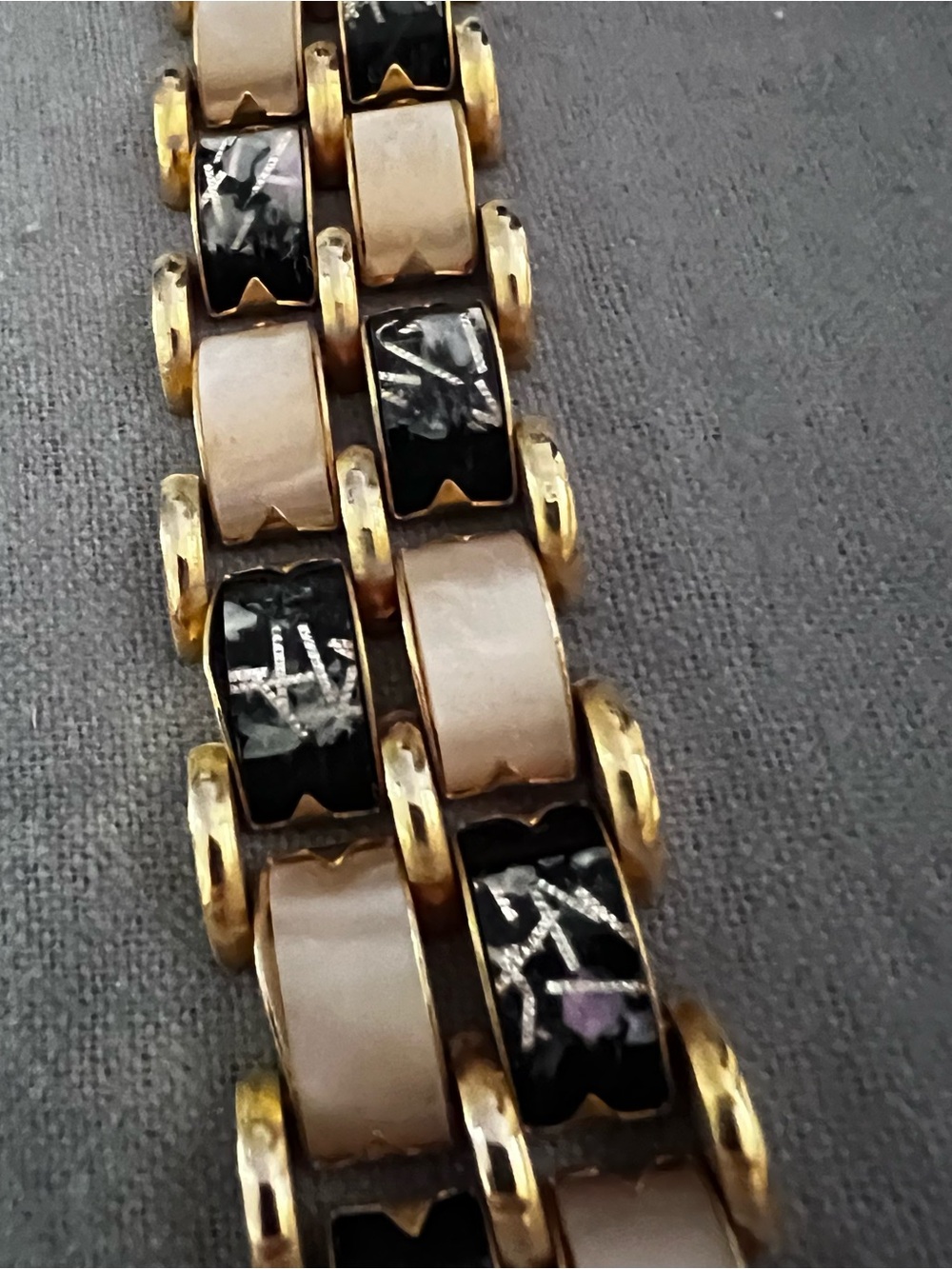 Gold-Tone Bracelet with Black and Cream mother-of-pearl Links - Picture 3 of 11